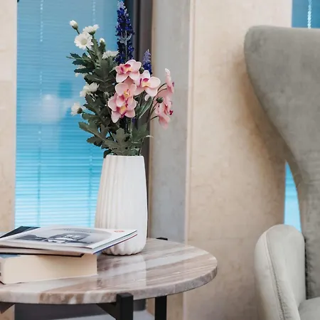 16 Executive * Nicosia