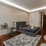 16 Executive * Nicosie