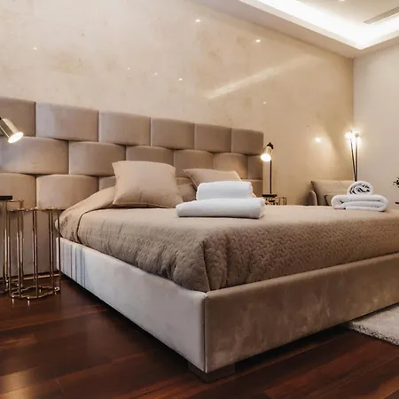 16 Executive Apartment *