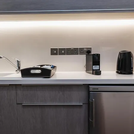 16 Executive Nicosie