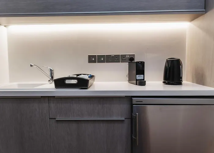 16 Executive Nikósie