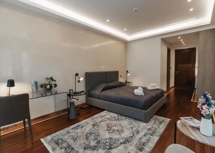 16 Executive * Nikósie