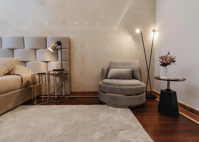 16 Executive Nikósie